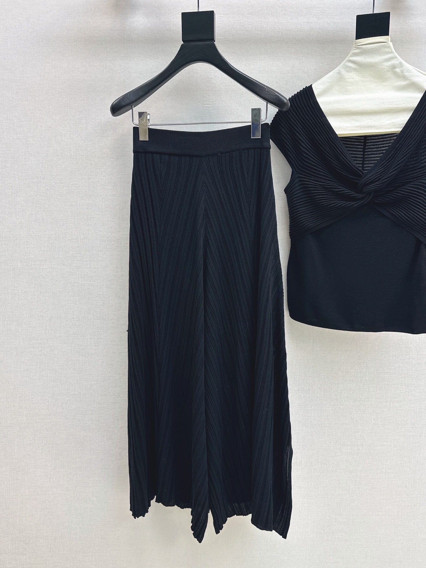 Zimm Matchmaker Ribbed Knit Set – Sculptural Twist-Front Sleeveless Top &amp; Chevron-Ribbed Flared Wide-Leg Trousers