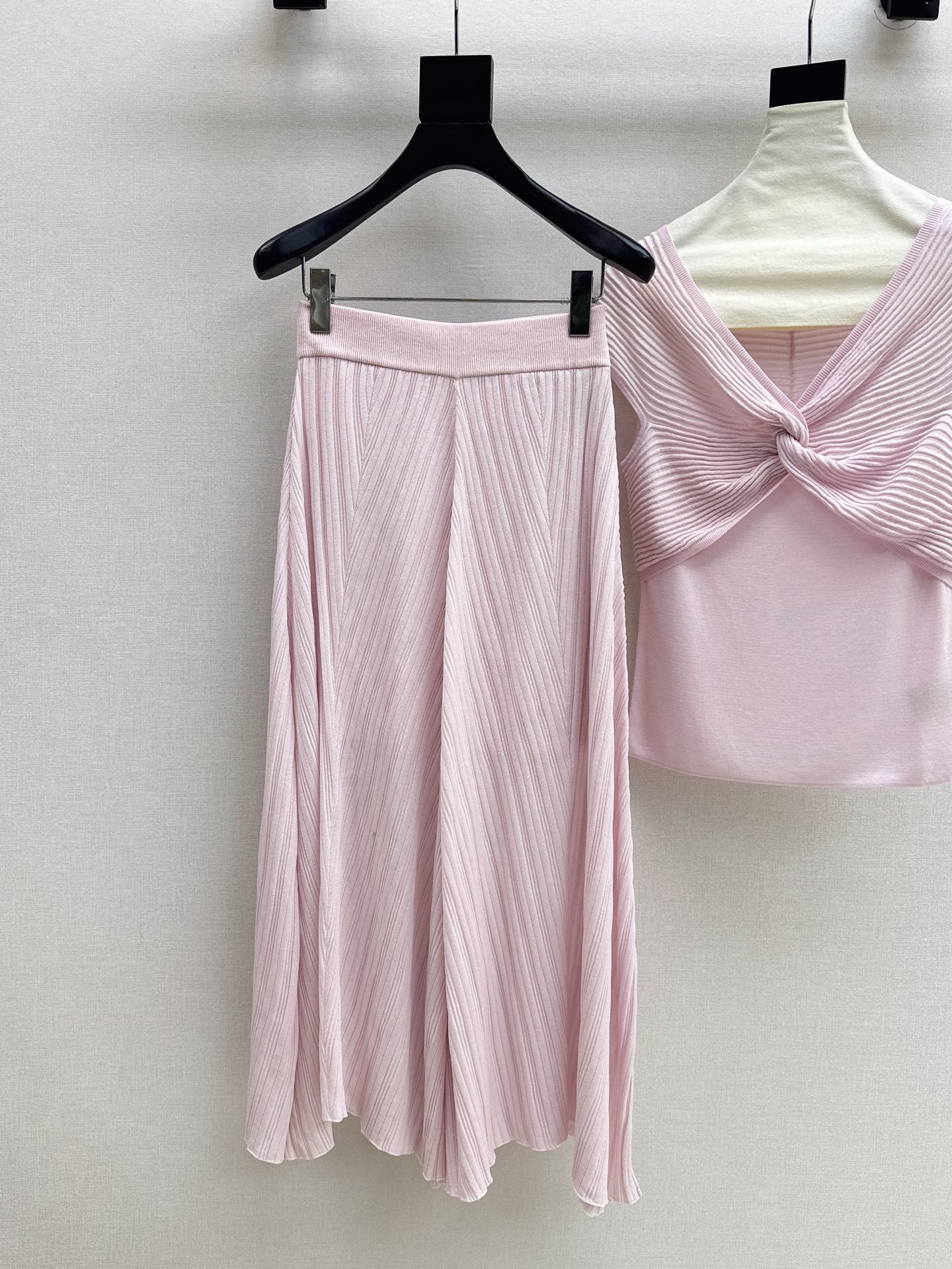 Zimm Matchmaker Ribbed Knit Set – Sculptural Twist-Front Sleeveless Top &amp; Chevron-Ribbed Flared Wide-Leg Trousers