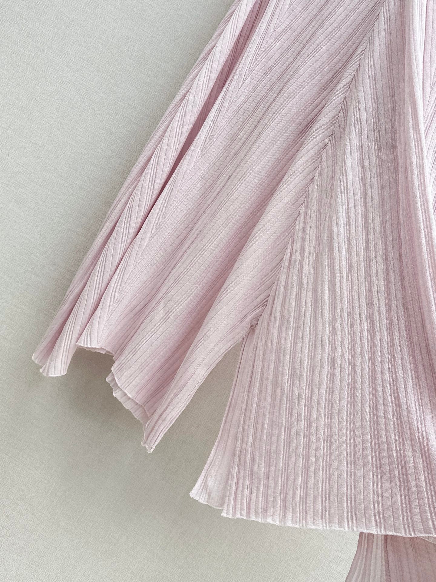Zimm Matchmaker Ribbed Knit Set – Sculptural Twist-Front Sleeveless Top &amp; Chevron-Ribbed Flared Wide-Leg Trousers