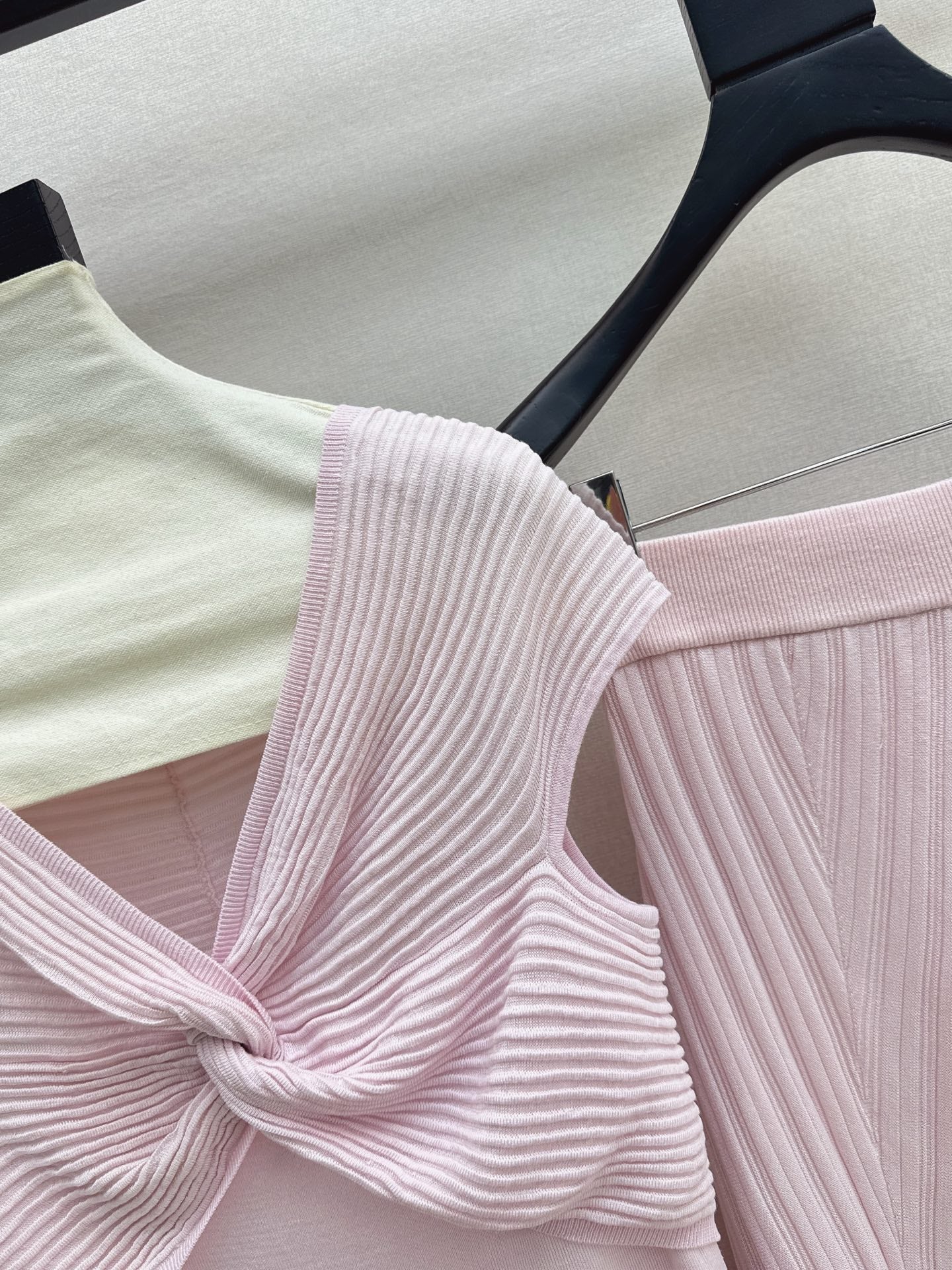 Zimm Matchmaker Ribbed Knit Set – Sculptural Twist-Front Sleeveless Top &amp; Chevron-Ribbed Flared Wide-Leg Trousers
