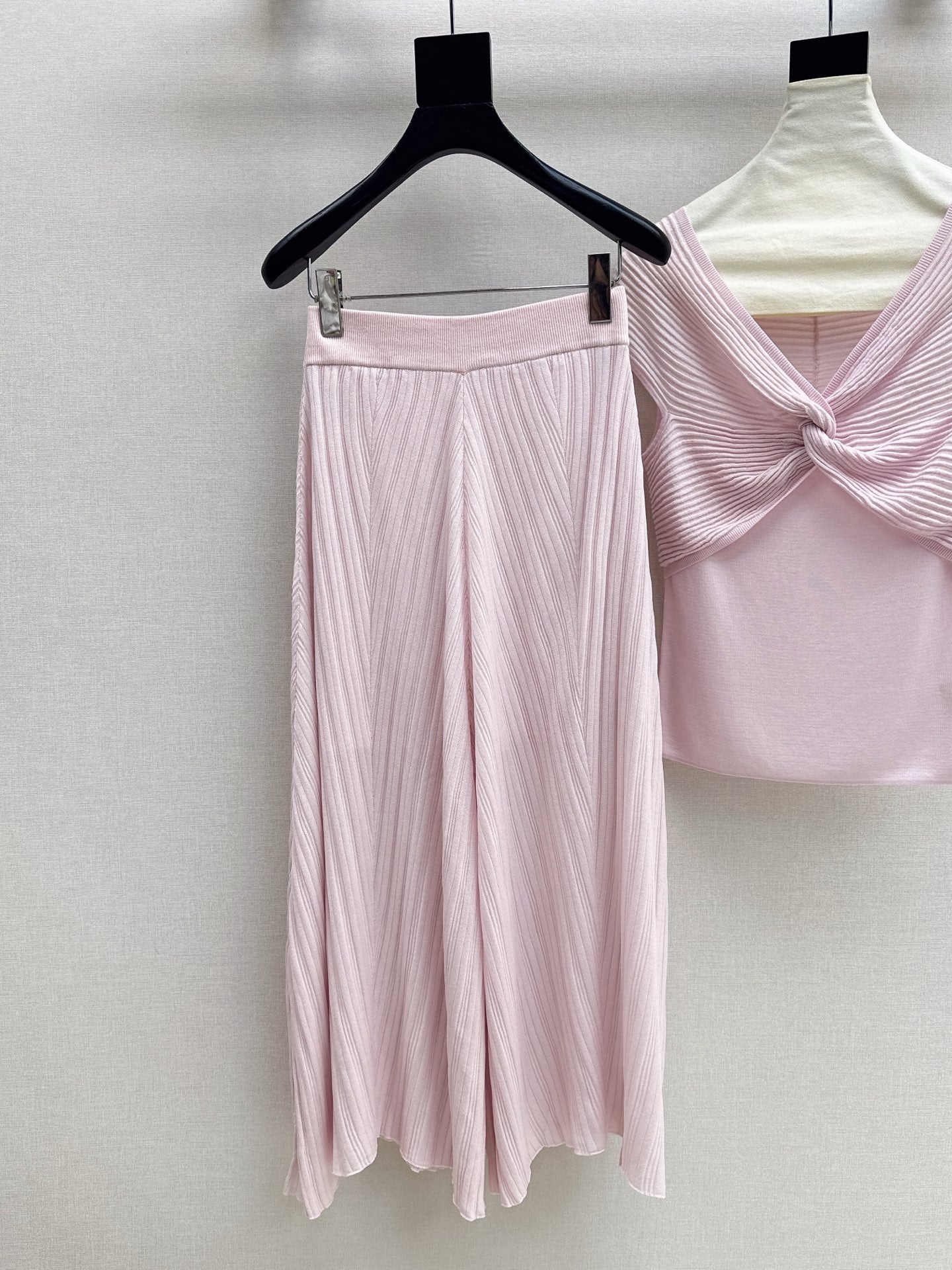 Zimm Matchmaker Ribbed Knit Set – Sculptural Twist-Front Sleeveless Top &amp; Chevron-Ribbed Flared Wide-Leg Trousers